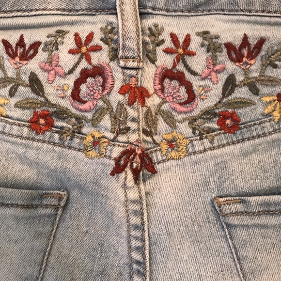 Mossimo flower embroidered high rise jean shorts - Picture 5 of 6